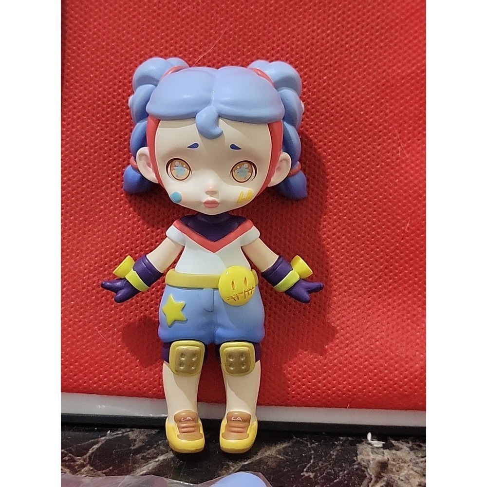LAURA FASHION TRENDSETTER. TOY CITY